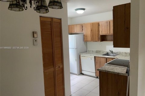 Снять в аренду кондоминиум в Помпано-Бич, Флорида 2 спальни, 77.11м2, № 2006122 - фото 5