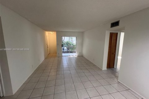 Снять в аренду кондоминиум в Помпано-Бич, Флорида 2 спальни, 77.11м2, № 2006122 - фото 3