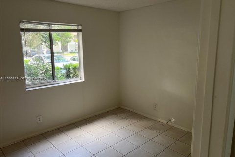 Снять в аренду кондоминиум в Помпано-Бич, Флорида 2 спальни, 77.11м2, № 2006122 - фото 10