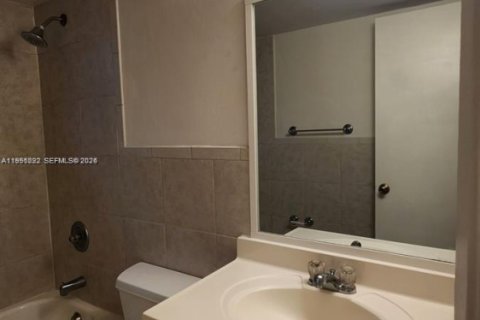 Снять в аренду кондоминиум в Помпано-Бич, Флорида 2 спальни, 77.11м2, № 2006122 - фото 8