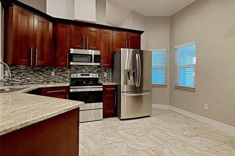 House in Brandon, Florida 3 bedrooms, 163.88 sq.m. № 2302627 - photo 13