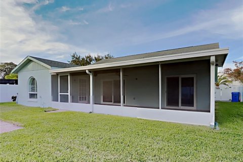 House in Brandon, Florida 3 bedrooms, 163.88 sq.m. № 2302627 - photo 21