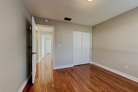 House in Brandon, Florida 3 bedrooms, 163.88 sq.m. № 2302627 - photo 9