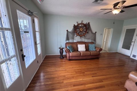 Commercial property in Avon Park, Florida 108.14 sq.m. № 2213744 - photo 18