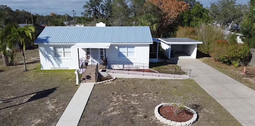 Commercial property in Avon Park, Florida 108.14 sq.m. № 2213744
