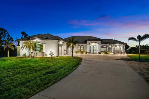 House in Port Charlotte, Florida 4 bedrooms, 249.07 sq.m. № 1829072 - photo 12