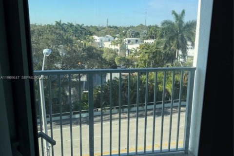 Снять в аренду виллу или дом в Форт-Лодердейл, Флорида 2 спальни, 88.26м2, № 2032409 - фото 2