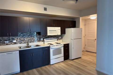 Снять в аренду виллу или дом в Форт-Лодердейл, Флорида 2 спальни, 88.26м2, № 2032409 - фото 4