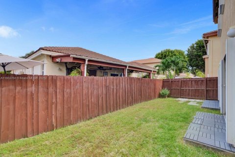 House in Doral, Florida 3 bedrooms, 205.13 sq.m. № 1920411 - photo 8