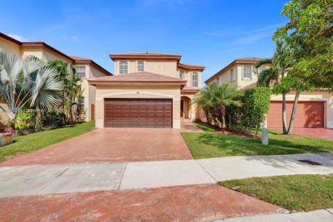 House in Doral, Florida 3 bedrooms, 205.13 sq.m. № 1920411 - photo 3