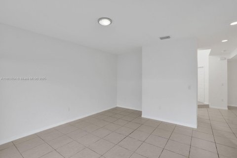 House in Doral, Florida 3 bedrooms, 205.13 sq.m. № 1920411 - photo 20