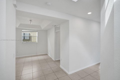 House in Doral, Florida 3 bedrooms, 205.13 sq.m. № 1920411 - photo 10