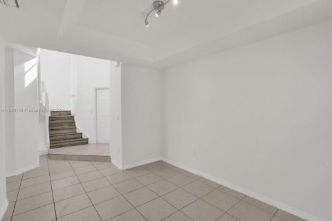 House in Doral, Florida 3 bedrooms, 205.13 sq.m. № 1920411 - photo 13