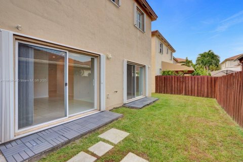 House in Doral, Florida 3 bedrooms, 205.13 sq.m. № 1920411 - photo 6