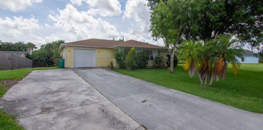 Casa en Fort Pierce, Florida 3 dormitorios, 144.93 m2 № 1231533
