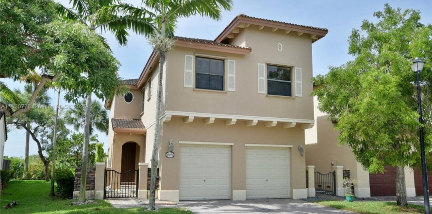 Villa ou maison à Cutler Bay, Floride 4 chambres, 227.15 m2 № 1779253