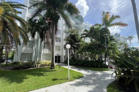 Condo in Miami, Florida, 2 bedrooms  № 2065308 - photo 18