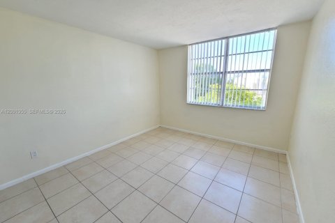 Condo in Miami, Florida, 2 bedrooms  № 2065308 - photo 6