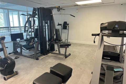 Condo in Miami, Florida, 2 bedrooms  № 2065308 - photo 17