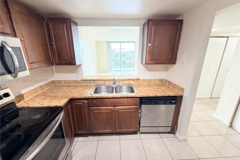 Condo in Miami, Florida, 2 bedrooms  № 2065308 - photo 5