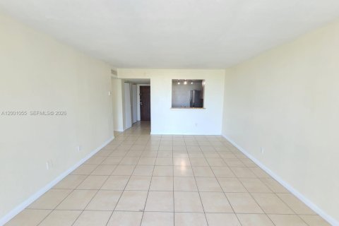 Condo in Miami, Florida, 2 bedrooms  № 2065308 - photo 2
