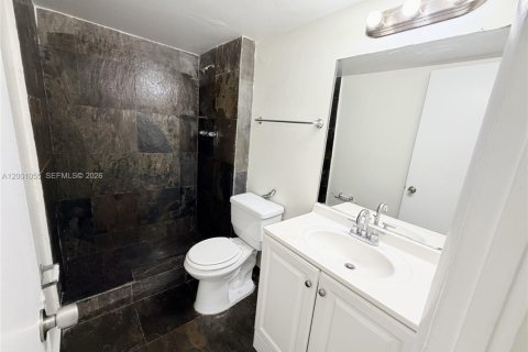 Condo in Miami, Florida, 2 bedrooms  № 2065308 - photo 13