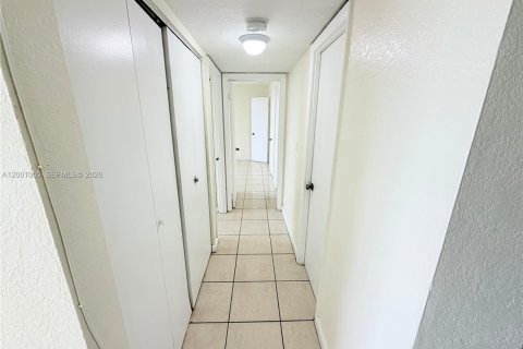 Condo in Miami, Florida, 2 bedrooms  № 2065308 - photo 10