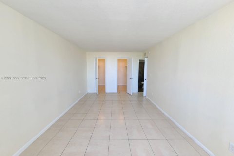 Condo in Miami, Florida, 2 bedrooms  № 2065308 - photo 7