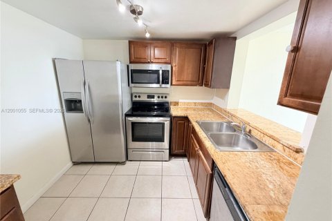 Condo in Miami, Florida, 2 bedrooms  № 2065308 - photo 4