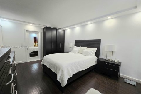 Condominio en venta en Pembroke Pines, Florida, 2 dormitorios, 86.68 m2 № 1956076 - foto 21