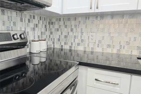 Condominio en venta en Pembroke Pines, Florida, 2 dormitorios, 86.68 m2 № 1956076 - foto 5