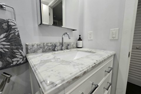 Condominio en venta en Pembroke Pines, Florida, 2 dormitorios, 86.68 m2 № 1956076 - foto 23