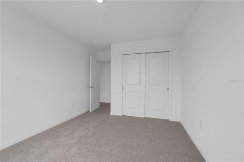 House in Palm Bay, Florida 5 bedrooms, 265.33 sq.m. № 2306266 - photo 3