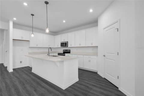 House in Palm Bay, Florida 5 bedrooms, 265.33 sq.m. № 2306266 - photo 25