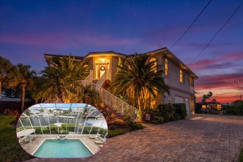 House in Hernando Beach, Florida 3 bedrooms, 260.03 sq.m. № 2285292