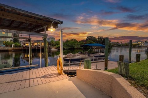 Villa ou maison à vendre à Hernando Beach, Floride: 3 chambres, 260.03 m2 № 2285292 - photo 2