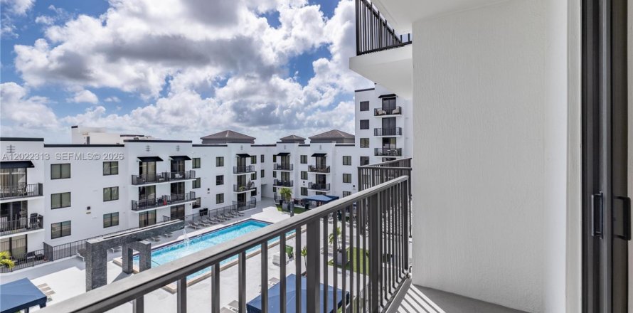 Appartement à West Miami, Floride 2 chambres, 90.12 m2 № 2175704