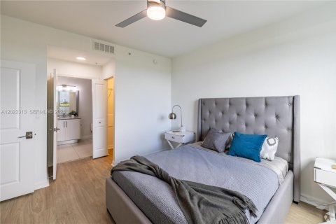Appartement à louer à West Miami, Floride: 2 chambres, 90.12 m2 № 2175704 - photo 6