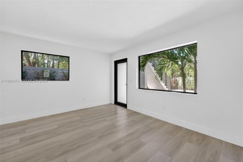 Apartamento en alquiler en Miami, Florida, 2 dormitorios № 2050752 - foto 9