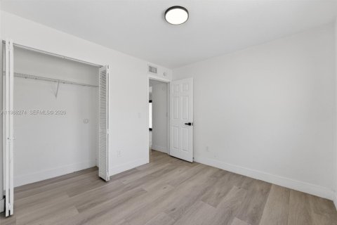 Apartamento en alquiler en Miami, Florida, 2 dormitorios № 2050752 - foto 15