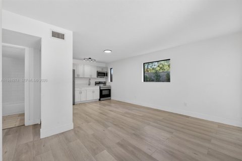 Apartamento en alquiler en Miami, Florida, 2 dormitorios № 2050752 - foto 12