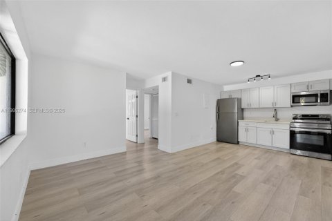Apartamento en alquiler en Miami, Florida, 2 dormitorios № 2050752 - foto 10