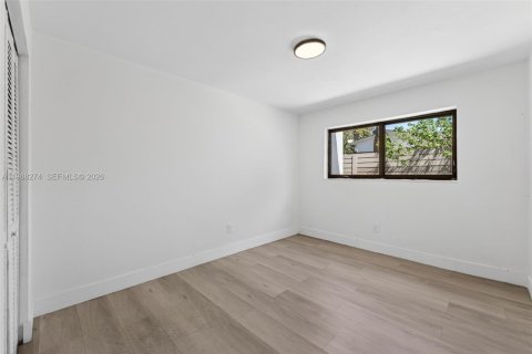 Apartamento en alquiler en Miami, Florida, 2 dormitorios № 2050752 - foto 18