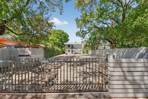 Apartamento en alquiler en Miami, Florida, 2 dormitorios № 2050752 - foto 3