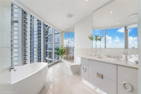 Condo in Sunny Isles Beach, Florida, 4 bedrooms  № 2021282 - photo 12