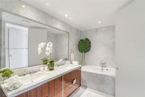 Condo in Sunny Isles Beach, Florida, 4 bedrooms  № 2021282 - photo 8