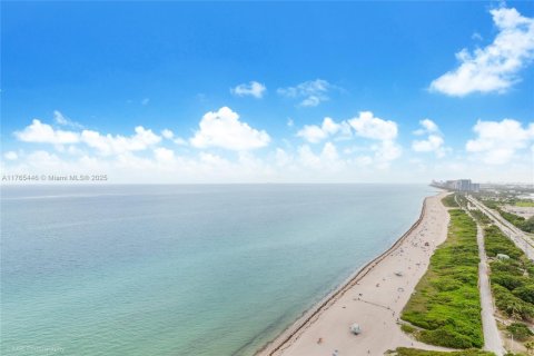 Condo in Sunny Isles Beach, Florida, 4 bedrooms  № 2021282