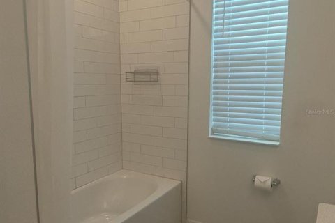 House in Winter Garden, Florida 3 bedrooms, 184.23 sq.m. № 1848717 - photo 16