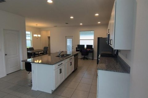 House in Winter Garden, Florida 3 bedrooms, 184.23 sq.m. № 1848717 - photo 12