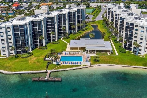 Condo in Tequesta, Florida, 3 bedrooms  № 1736035 - photo 1